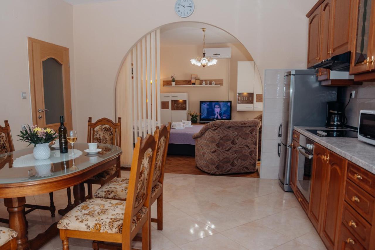 Apartman Neli 비르 외부 사진